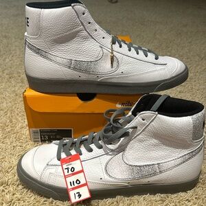 Brand New in Box
Blazer Mid '77 '50 Years of Hip-Hop